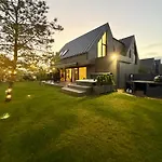 Villa Pikadi By The Baltic Sea