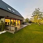 Villa Pikadi By The Baltic Sea
